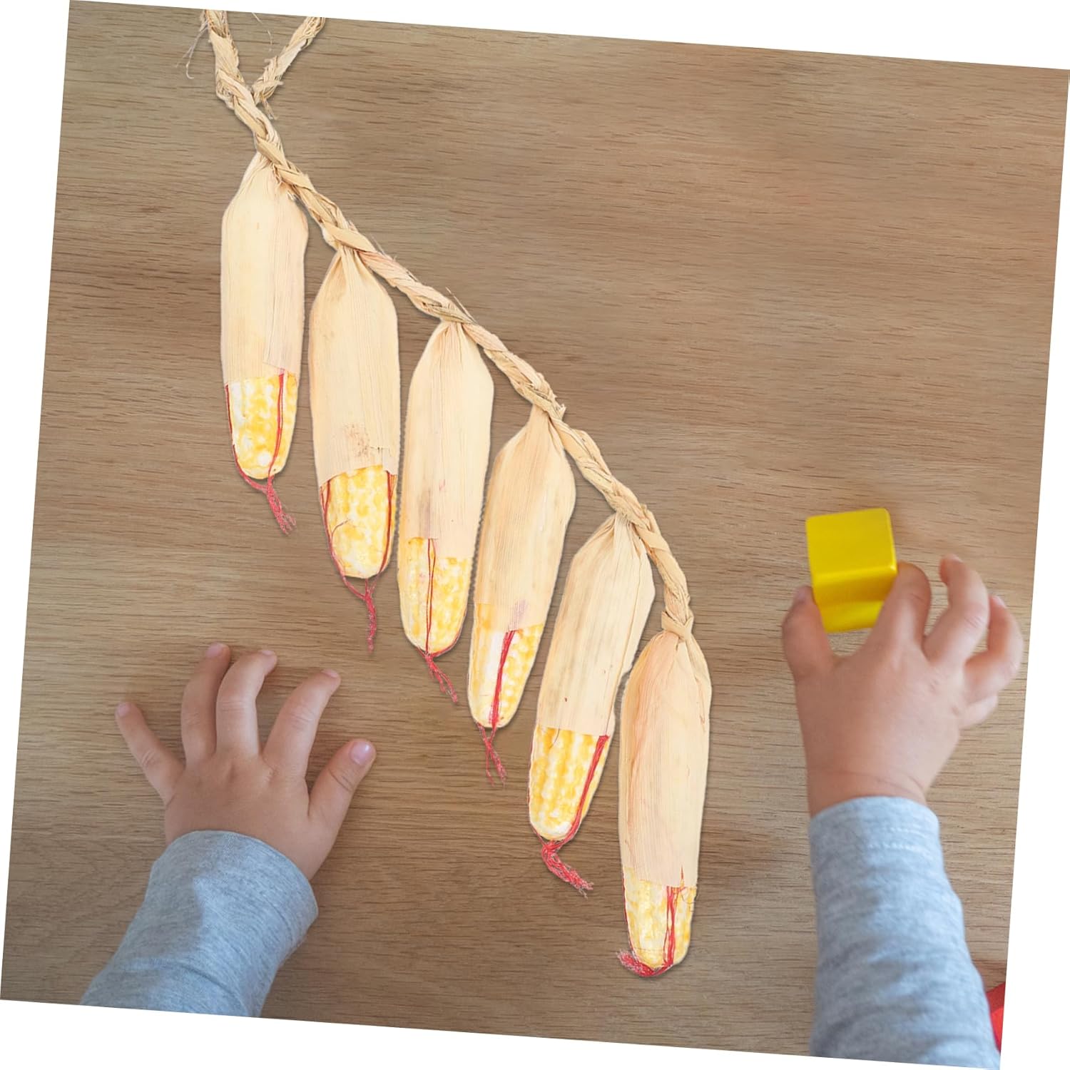 Unomor 2Pcs Realistic Artificial Corn Hanging Decor